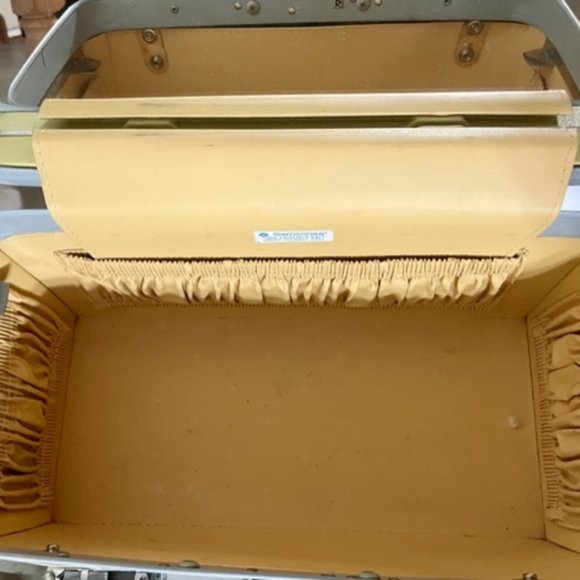 Samsonite Vintage Train Case 1960s Butter Yellow Silhouette Elevated Picnic - Picture 5 of 16